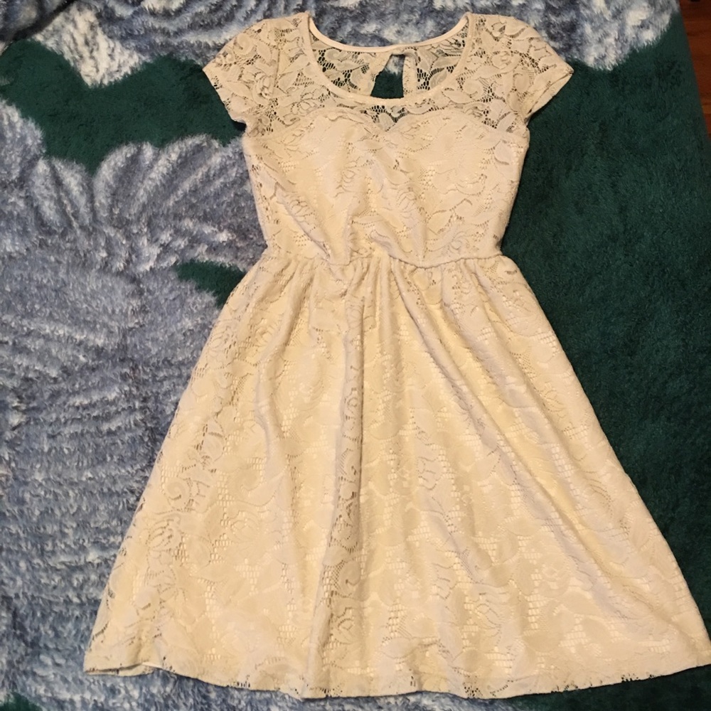 👗 White Floral Lace Scoop Neck Dress